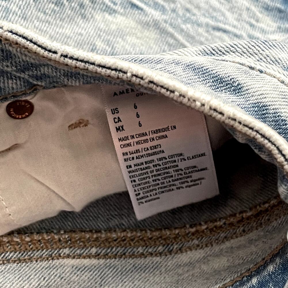 American Eagle Light Wash Blue Mom Denim Jean Shorts Size 6 - Picture 4 of 6